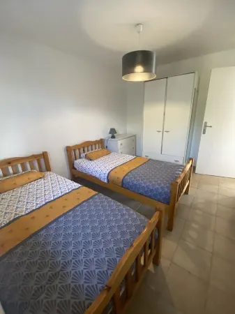 Ground-floor villa, 70 m2, 1 min from the beach, sea view, close to shops Отели в г. Пьетроселла