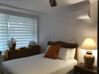 Gorgeous 4 Bedroom/4 Bath on White Sand Swimming Beach