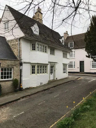 Grade 1 Listed Historic Home Close to Burghley & Shops.