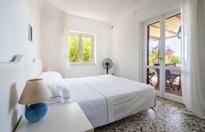 Villa Marta-Terrazza Le Saline (80m from the sea) Hotels near Capo d'Orso