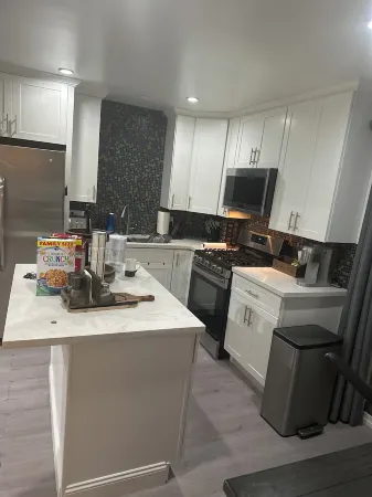 Melrose 2BR. 6 beds. Pet-Friendly. Patio+Fireplace