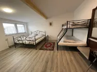 8P-Modern and newly renovated spacious apartment on two levels