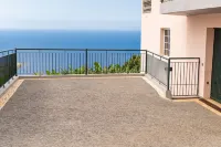 Quiet peaceful apartment with private pool Hotels in Arco da Calheta