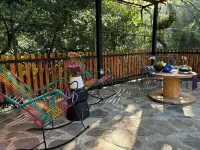 Deer Creek Estate near Juan Santamaria International Airport. Hotels near TiColitas La Bodega del Alimento