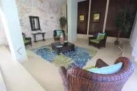 Cozy 2-bedroom apartment in fabulous Freeport with 4 balconies & plenty of space