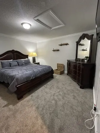 Cozy1King1Queen1.5bth2min Frm UpTown