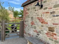 Stunning 2 Bed High Spec Country Cottage - v quiet Hotels in Warminster