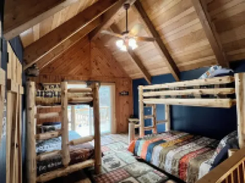 Abundant Acres Retreat 5 minutes from first chair on Beech Mountain, sleeps 9 Hotels in Beech Mountain