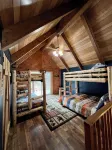 Abundant Acres Retreat 5 minutes from first chair on Beech Mountain, sleeps 9