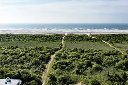 LOCATION! LOCATION! LOCATION! Brigantine Beachfront Getaway!