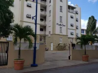 Beachfront Apartment in St. Lawrence Gap - Close To Your Every Need 도버 호텔