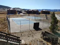 Nice Condo with Loft; Sleeps Eight; Near the Slopes and Near RMNP