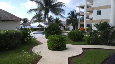 Affordable Beachfront  Paradise!     2 Bedrooms