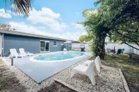 2Br Home w/ Private Pool, Fire Pit & Grill / Near Springs