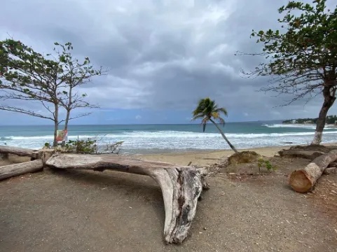 Family style retreat -6 minutes tot he beach and restaurant bar strip Отели в г. Агуада