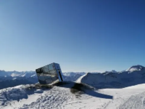 Ruhige Ferienwohnung in den Tiroler Bergen Hoteles en Fließ