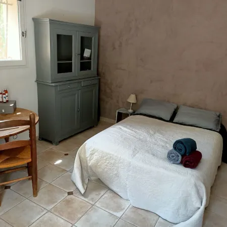 Charming house at the foot of the Luberon (rated 4 stars) Отели в г. Робьон
