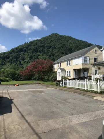 Travelers Rest slps 5 Riverview, near NRG, trails, fishing. NRG, Falls, & more.