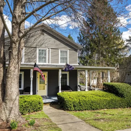 Spacious 4-bedroom vacation home steps to Keuka Lake