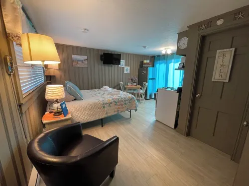 Charming Romantic Studio with Kitchenette, Private Patio. Walk to Beach! Hotel a Dennis Port
