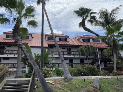 Sea Haven Villa - Renovated modern, 2-story, oceanfront at Sapphire Beach Resort