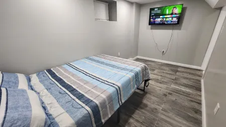 Cozy 2 Bedroom Luxury Basement Near Airport-NYC -Dream Mall -Prudential Center
