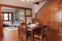 “The Frank” Townhouse in McCook Hotels in Mccook