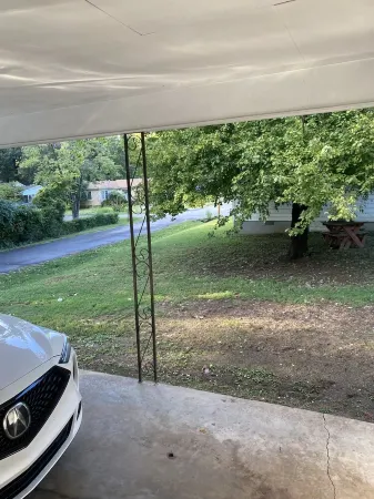 Cozy home close to downtown and minutes away from Fort Smith area! Pet-Friendly