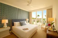 Modern and spacious villa with private pool with ocean sunset view فنادق في 