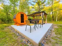 The Cozy Getaway Cabin w/Hot Tub-Sauna-WiFi on ATV trails near Lake Arbutus