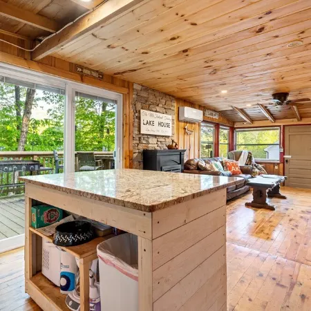 Kettle Cove Cabin. Lake Sebago Beach Access. Fire pit. Grill. Blackstone. Games Отели в г. Каско