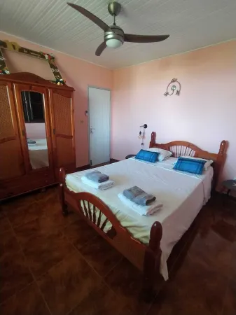 Maison Familliale "Saint Pierre" in Trois-Rivières Отели в г. Сент-Люс