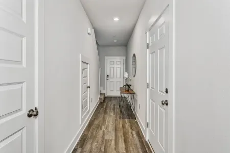 LUXURY TOWNHOME NEAR DOWNTOWN AND PENSACOLA BEACH Отели в г. Ферри-Пасс