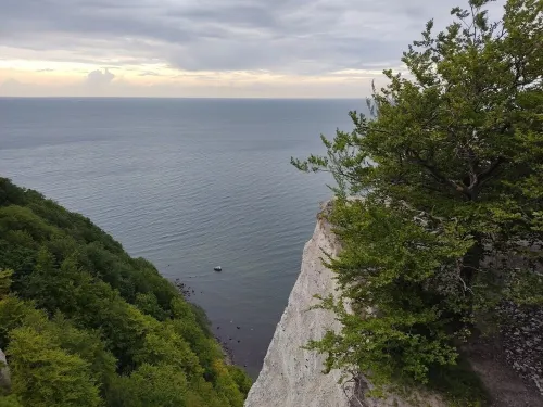 Diese Ferienwohnung Befindet Sich am Wanderweg zum Königsstuhl Hotels in Lohme
