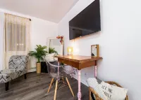 Lansing Layover #12| Project Runway