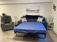 Hot tub, Pet Friendly + Monthly Discounts! Trails Nearby!