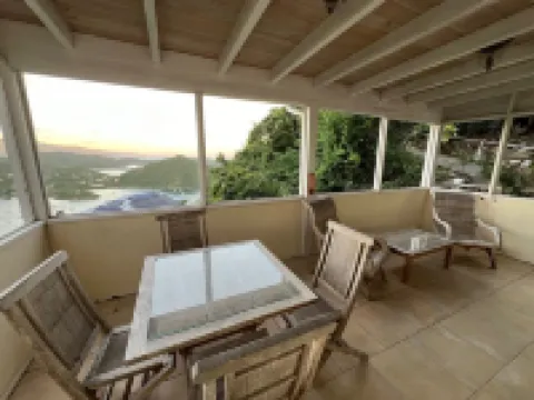 Coconut Breeze Villa: Mesmerizing Views, Cooling Tradewinds; Full A/C; Generator