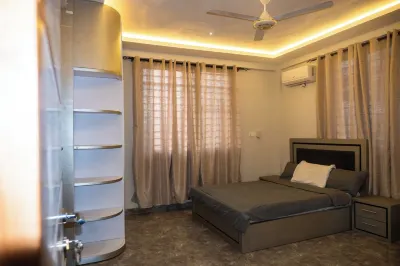 Simple but elegant 2-bedroom,family-friendly apartment in Takoradi with WiFi