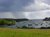 Island Home Minutes Away from beaches, hiking, kayaking, or seaside dining