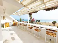 Beach penthouse, with 2 rooftop bars, 2 outdoor kitchens, Fiber WiFi + sea view!