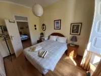 VillasFerrel - FlowerPot Chalet - with large courtyard and living area