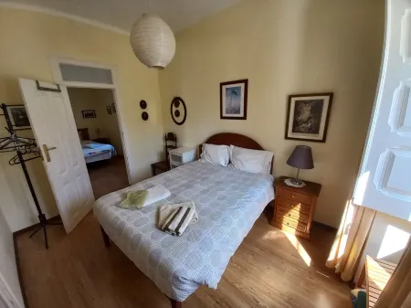 VillasFerrel - FlowerPot Chalet - with large courtyard and living area