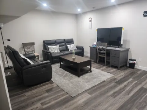 Confort luxury suite 2 bedrooms 2 beds in Airdrie.