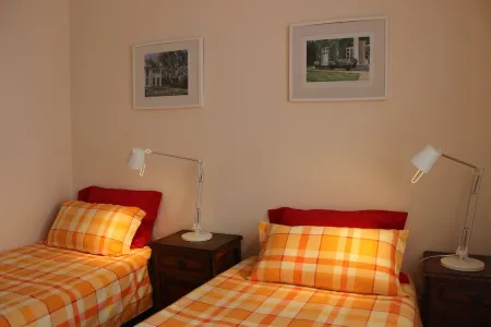 Apartment fully equipped with big balcony and barbeque, up to 5 adults Отели в г. Ferrel