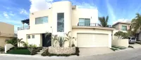 Perfect House with 3-Bedrooms, 3Baths and amazing views of the beach.