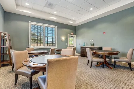 Spacious 4BR Near Bethany with Patio, Grill & resort style pool 7+ Days required