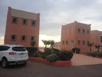 OCEANFRONT, BEAUTIFUL CONDO/w POOL&BEACH Hotels in 
