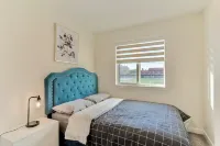 Beautiful 3 bedroom townhouse in downtown Edmonton. Hotels near Londonderry Mall