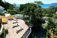 Jungle Retreat 5 minutes to the Beach. Close to Everything!