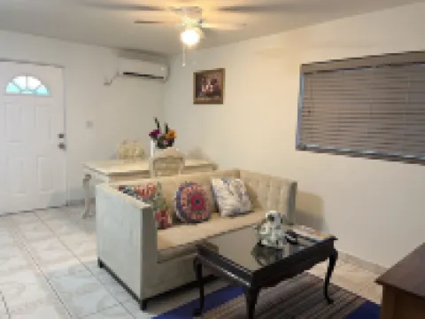 Lovely Apartment with King Size Bed in Venetian Road